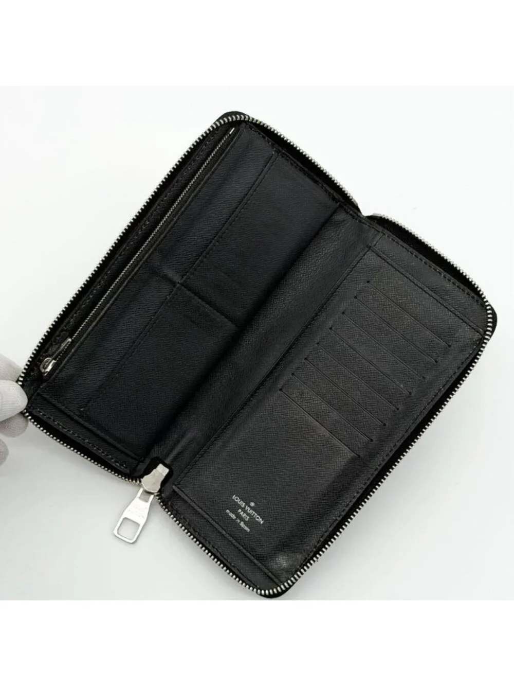 Louis Vuitton Zippy Wallet Vertical Taiga Black Round